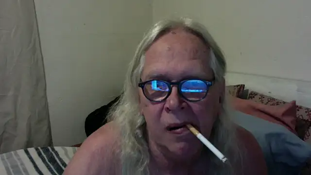 Snapshot of OldLadySara chatting on 23, 5, 2026 OldLadySara online show from 23, 5, 2026