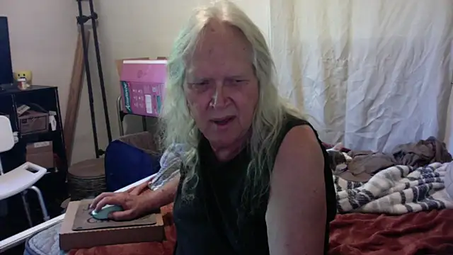 Snapshot of OldLadySara chatting on 13, 6, 2026 OldLadySara online show from 13, 6, 2026