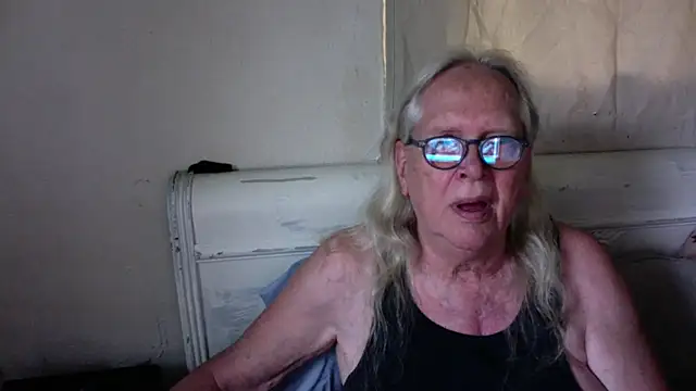 Snapshot of OldLadySara chatting on 18, 7, 2026 OldLadySara online show from 18, 7, 2026