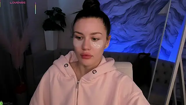 Aria Mila online show from 17, 3, 2026