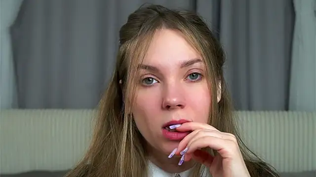 KarriBrownd online show from 17, 11, 2025