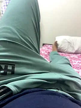 Snapshot of bigbulllaksh chatting on 8, 10, 2025 bigbulllaksh online show from 8, 10, 2025