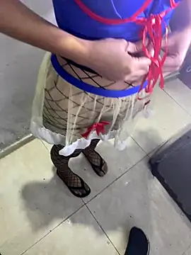 pareja-dispuesta online show from 12, 9, 2025