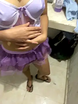 pareja-dispuesta online show from 6, 10, 2025