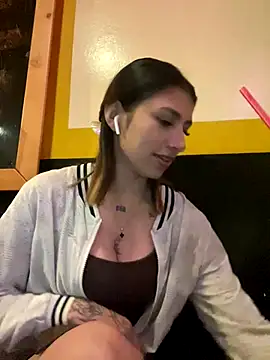 Snapshot of AriaBliss- chatting on 18, 9, 2025 AriaBliss- online show from 18, 9, 2025