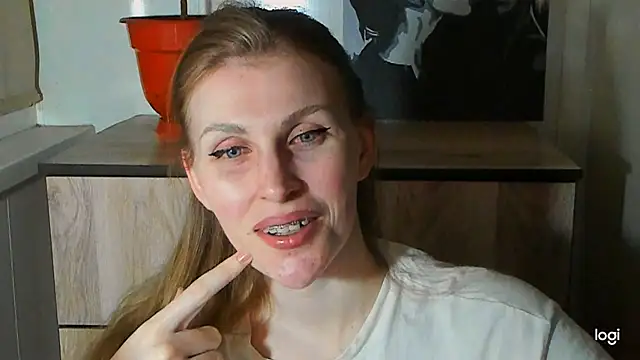 JuliaMuuun online show from 10, 7, 2026