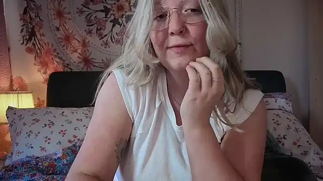 Daisyxoxo  online show from 13, 6, 2026