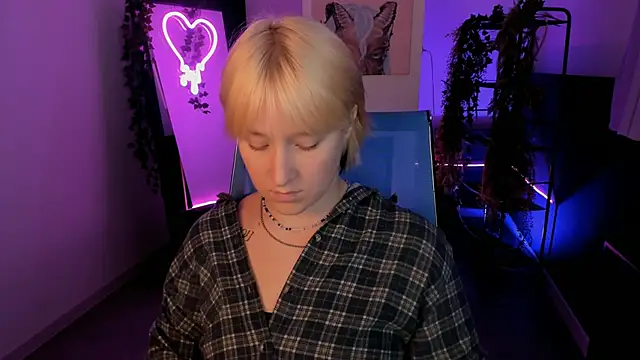 Snapshot of CinBellamy chatting on 11, 9, 2025 CinBellamy online show from 11, 9, 2025
