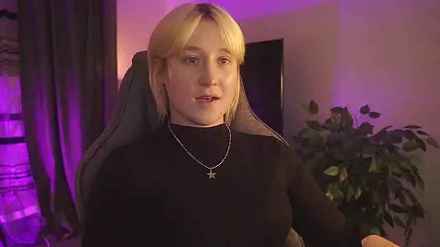 Snapshot of CinBellamy chatting on 26, 10, 2025 CinBellamy online show from 26, 10, 2025