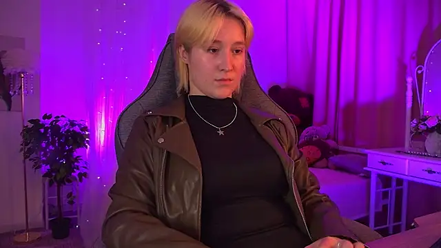 Snapshot of CinBellamy chatting on 29, 10, 2025 CinBellamy online show from 29, 10, 2025