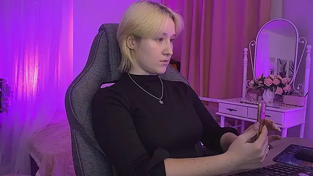 Snapshot of CinBellamy chatting on 2, 11, 2025 CinBellamy online show from 2, 11, 2025