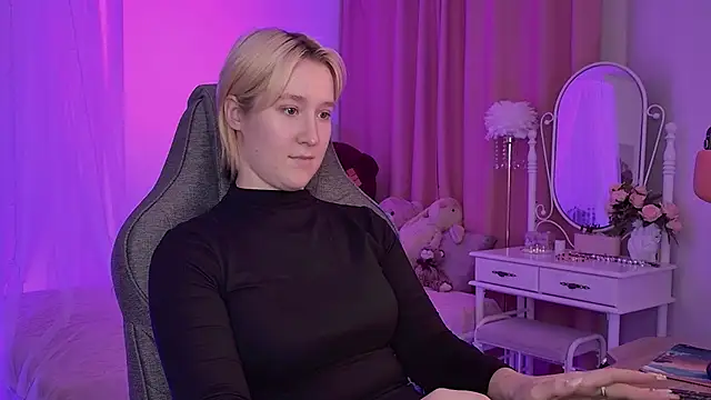 Snapshot of CinBellamy chatting on 3, 11, 2025 CinBellamy online show from 3, 11, 2025