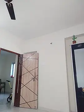 Shivani2002 online show from 11, 4, 2026