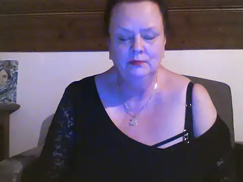 TiffanyMature online show from 3, 4, 2026