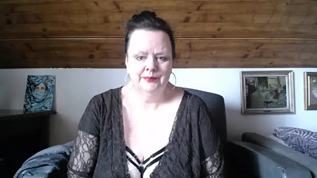 TiffanyMature online show from 24, 4, 2026