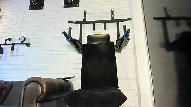 ItaloMoore online show from 7, 10, 2025