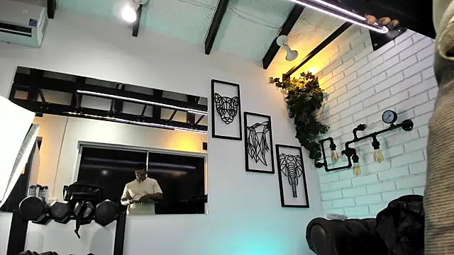 ItaloMoore online show from 19, 12, 2025