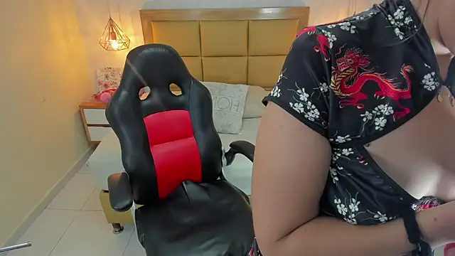 Snapshot of MELISSAROUGE chatting on 24, 11, 2025 MELISSAROUGE online show from 24, 11, 2025