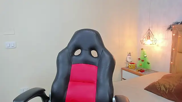 Snapshot of MELISSAROUGE chatting on 26, 11, 2025 MELISSAROUGE online show from 26, 11, 2025