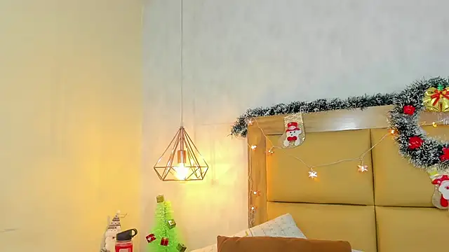 Snapshot of MELISSAROUGE chatting on 28, 11, 2025 MELISSAROUGE online show from 28, 11, 2025