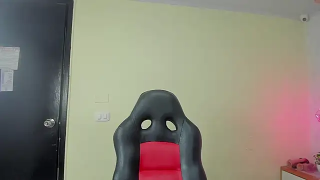 Snapshot of MELISSAROUGE chatting on 6, 2, 2026 MELISSAROUGE online show from 6, 2, 2026