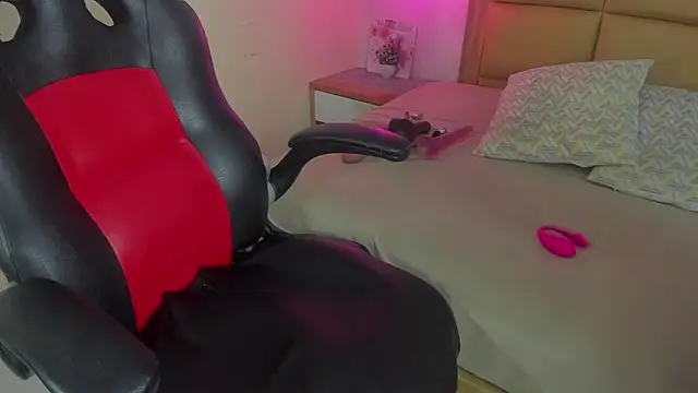 Snapshot of MELISSAROUGE chatting on 19, 2, 2026 MELISSAROUGE online show from 19, 2, 2026