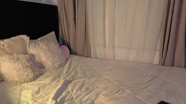 LunaVelvet777 online show from 25, 3, 2026