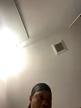 Snapshot of labishyoung25 chatting on 10, 11, 2025 labishyoung25 online show from 10, 11, 2025