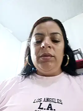 Mia-Glow online show from 10, 10, 2025