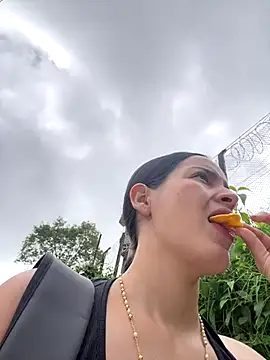 Mia jhoonson online show from 20, 11, 2025