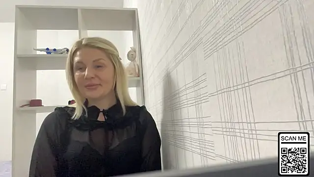 Blondie xoxoxo online show from 24, 10, 2025