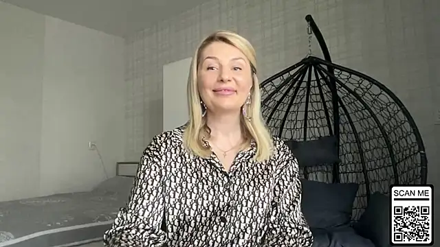 Blondie xoxoxo online show from 15, 4, 2026