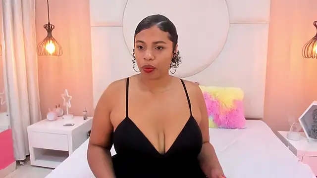 Snapshot of Laila_Cairo chatting on 8, 11, 2025 Laila Cairo online show from 8, 11, 2025