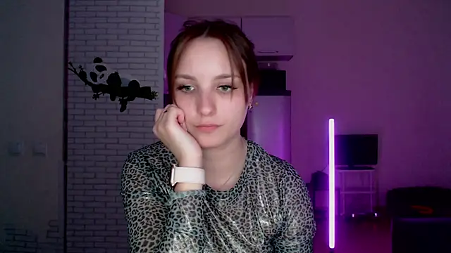 Leonaalove online show from 2, 4, 2026