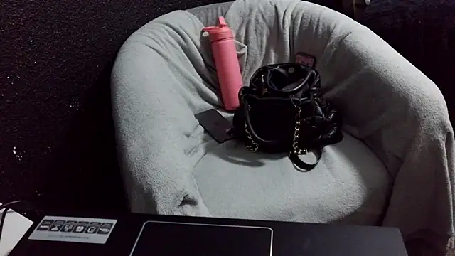 Snapshot of fetishslut4u chatting on 4, 10, 2025 fetishslut4u online show from 4, 10, 2025