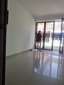 Nina vallon online show from 4, 11, 2025