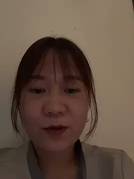 Snapshot of qinejr37 chatting on 18, 9, 2025 qinejr37 online show from 18, 9, 2025