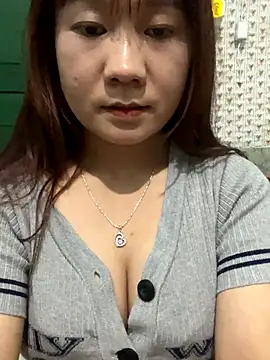 Snapshot of qinejr37 chatting on 10, 10, 2025 qinejr37 online show from 10, 10, 2025