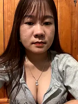 Snapshot of qinejr37 chatting on 18, 10, 2025 qinejr37 online show from 18, 10, 2025