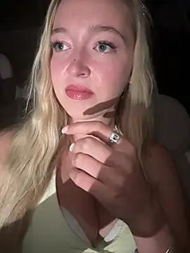Snapshot of emilypeperoni chatting on 26, 6, 2026 emilypeperoni online show from 26, 6, 2026