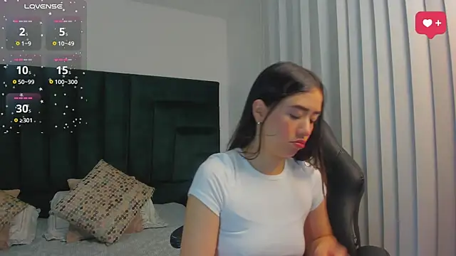 SaraWagner  online show from 15, 9, 2025