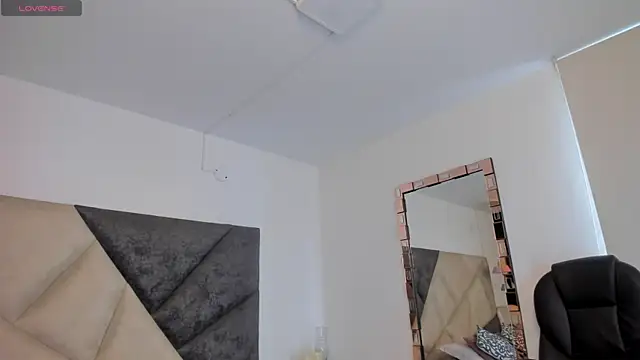 SaraWagner  online show from 25, 9, 2025