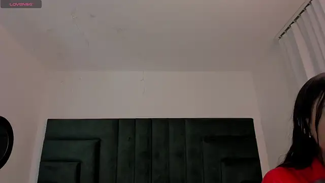 SaraWagner  online show from 12, 1, 2026