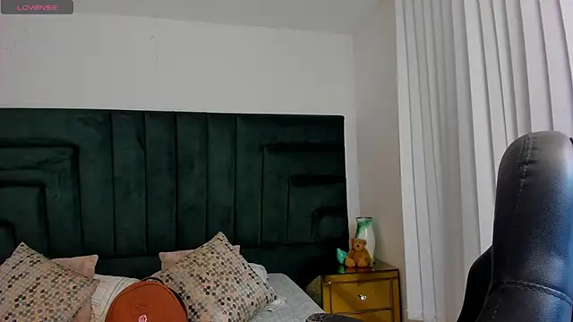 SaraWagner  online show from 6, 2, 2026