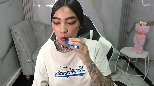 Snapshot of Ashley_Blum_v chatting on 7, 10, 2025 Ashley Blum v online show from 7, 10, 2025