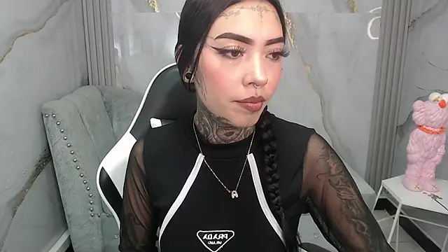 Ashley Blum v online show from 20, 11, 2025