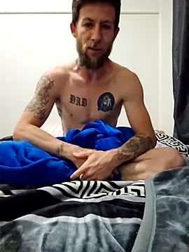 Snapshot of Couplesplay1 chatting on 11, 9, 2025 Couplesplay1 online show from 11, 9, 2025