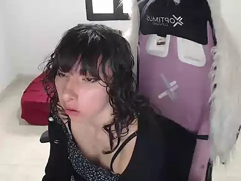 ScarlettShirahoshi online show from 13, 4, 2026