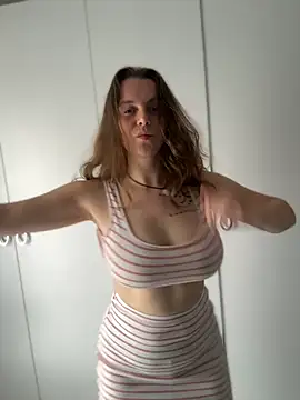 TenderLaGlamor online show from 11, 10, 2025