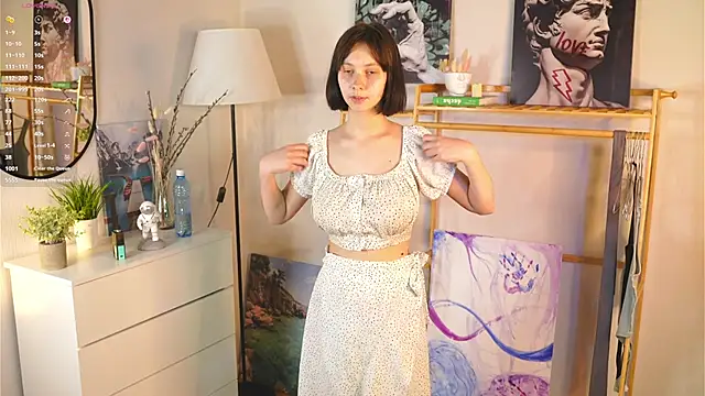 Snapshot of SuzanneHowse chatting on 9, 9, 2025 SuzanneHowse online show from 9, 9, 2025